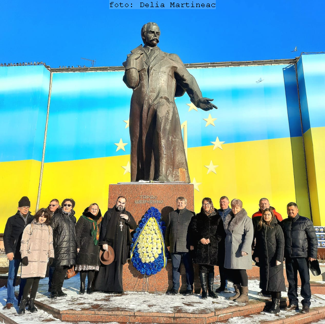 ucra-delegatie-uur-suceava-la-statuia-sevcenko.png