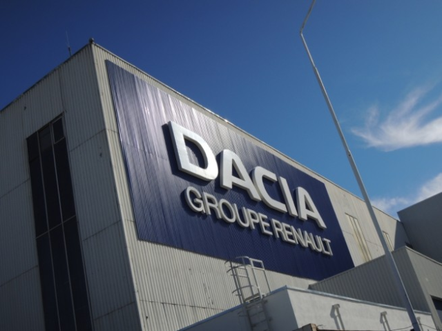 Protestas de los trabajadores de la planta Dacia para pedir la construcción de autopistas