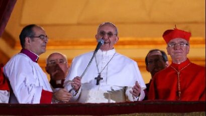 Papa Francesco saluta i romeni