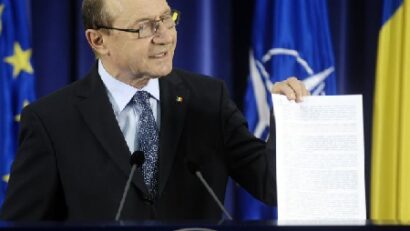 Costituzione: pres. Basescu, revisione tenga presente referendum 2009