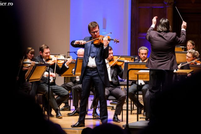 Violonistul Alexandru Tomescu și dirijorul Gabriel Bebeșelea, aclamați la Cadogan Hall