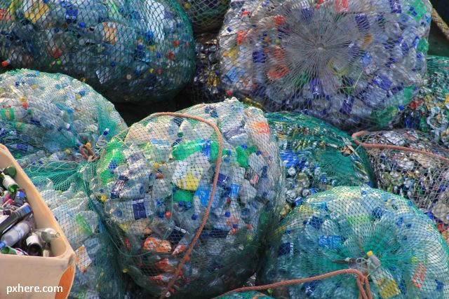 Le plastique, ennemi juré des eaux de la planète bleue