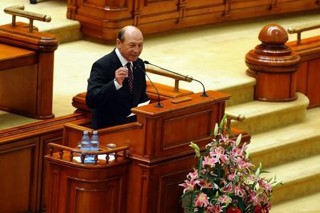 Politica: il presidente Basescu propone partenariato per l’adesione a Schengen