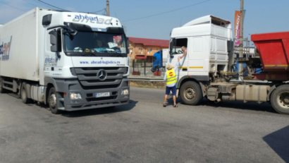 Camioanele aşteaptă la intrarea în România 36 de ore la graniţa cu Bulgaria