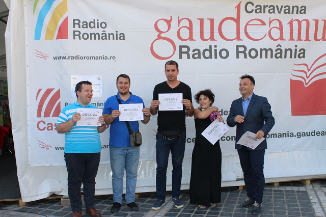 Târgul Gaudeamus Radio România își adaugă în palmares … cel mai lung pașaport din lume