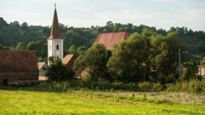 Biserica fortificată din Cloașterf