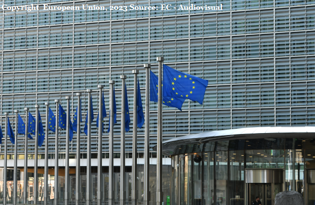Comisia Europeană reduce uşor previziunile de creştere economică