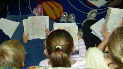 World Read Aloud Day: Rumänien beteiligt sich am Internationalen Vorlesetag