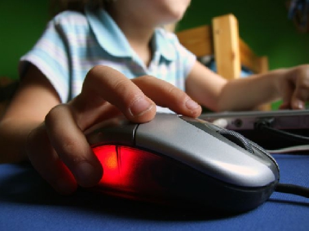 Wie gefährlich ist das Internet für Kinder und Jugendliche?