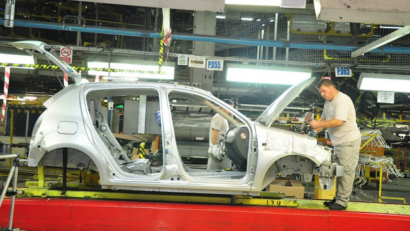 Dacia and Ford reopen factories in Romania