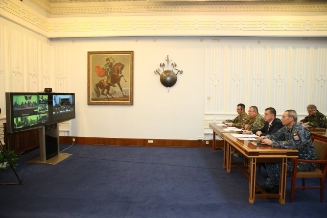 Mihai Fifor, videoconferinţă cu militarii români