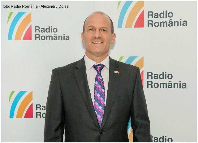 The Israeli ambassador to Bucharest, Reuven Azar, visits Radio Romania