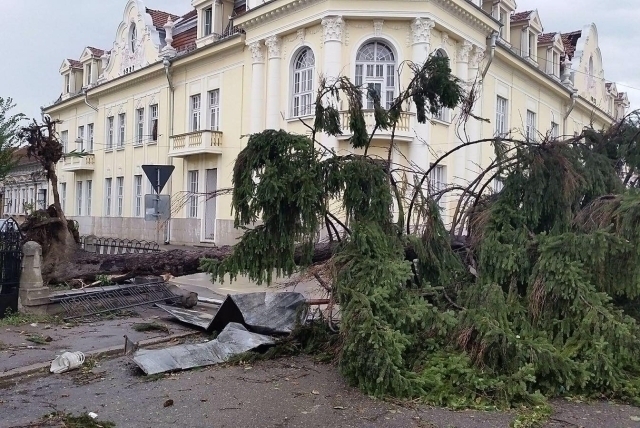 Victime şi pagube materiale după furtuna din vestul României