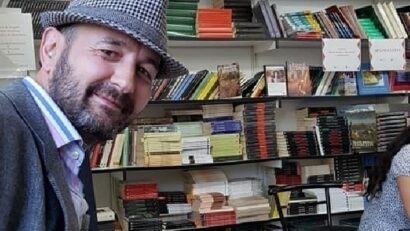 El poeta Gelu Vlaşin en la Feria del Libro de Madrid