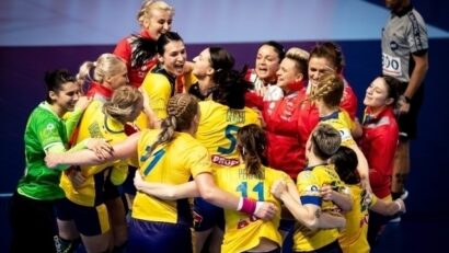 La nazionale femminile di pallamano, nelle semifinali del Campionato Europeo