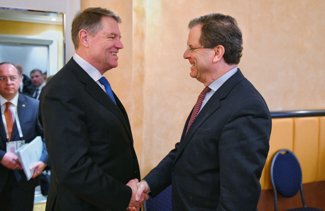 מפגש בין נשיא רומניה למנכ"ל הוועד היהודי-האמריקאי