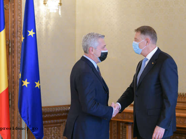 Klaus Iohannis a discutat cu Filippo Grandi despre sprijinul acordat refugiaților ucraineni