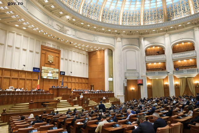 Guvernul trece de monţiunea de cenzură