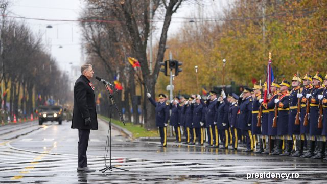 Paradă militară și mesaji ti 1 di Andreu