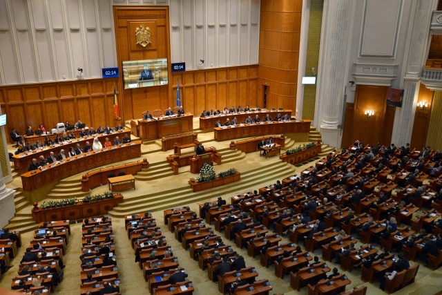 Débats en marge de la modification de la Constitution roumaine