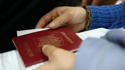 Rezidenţa spaniolă nu mai trebuie tradusă pentru paşaport