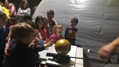 Astronomie für Jedermann: Das mobile Planetarium