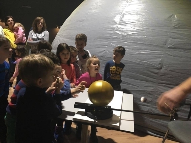 Astronomie für Jedermann: Das mobile Planetarium