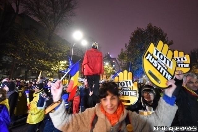 Romania sees fresh street protests