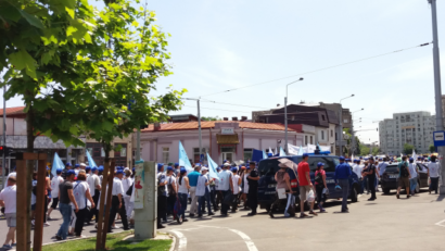 Lehrkräfte protestieren gegen niedrige Löhne