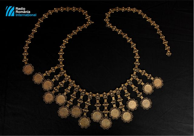 Novembre 2019 – Collier de pièces de monnaie de 1924