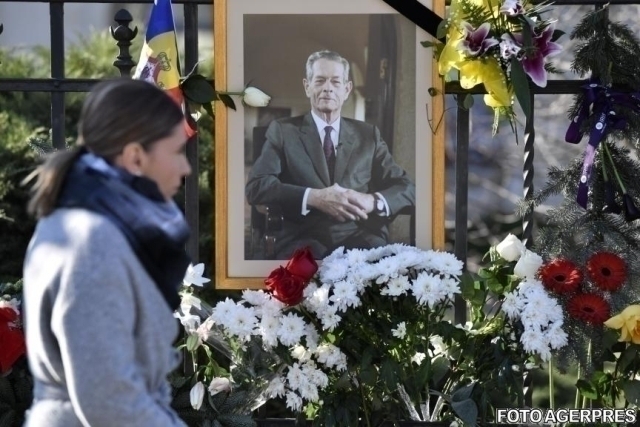 Romanians pay tribute to King Michael I