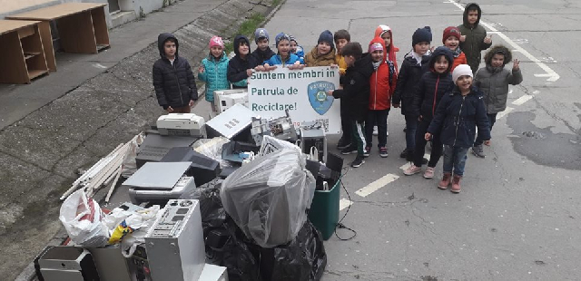 Recycling-Patrouille: Schüler sammeln Elektroschrott ein