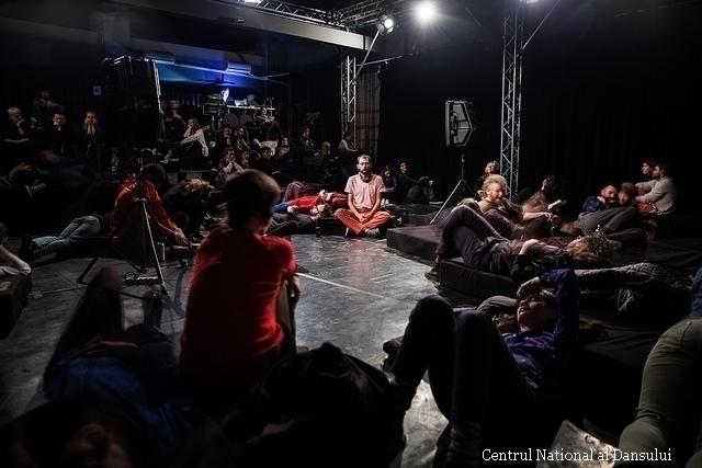 Espectáculo dedicado a Isidore Isou en el Centro Nacional de Baile de Bucar