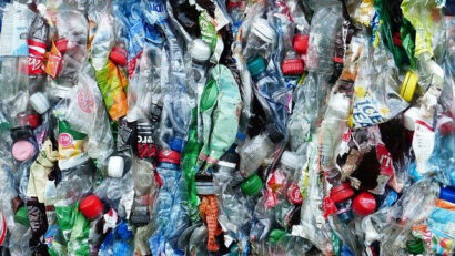 Reciclarea sticlelor din plastic