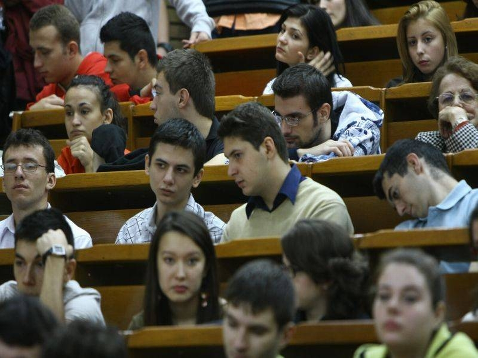 Străini la studii în România