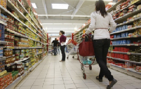 Consumo: i romeni spendono per cibo, utilità e tasse