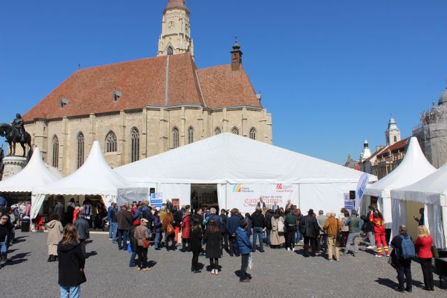 Târgul de Carte Gaudeamus Radio România s-a deschis în Piața Unirii din Clu