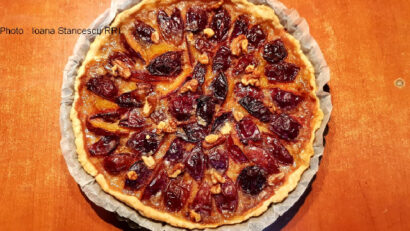 La tarte aux prunes et aux noix