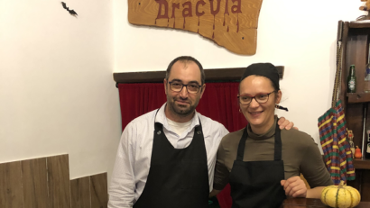 Raisa si Mihai – proprietarii restaurantului Taverna lui Dracula din Tivoli