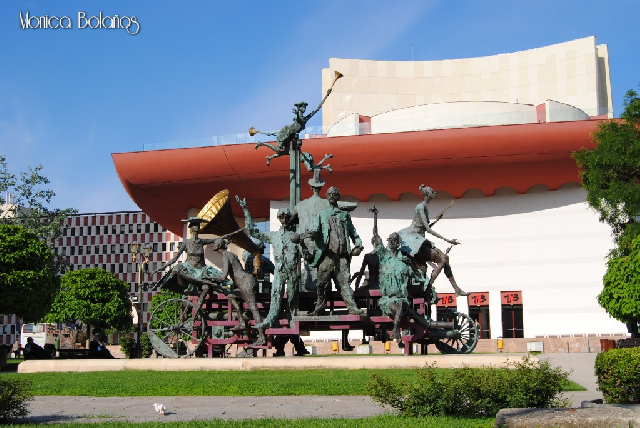 Paseo de Romana a Universidad