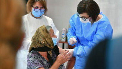 Третя доза вакцини стала доступною в Румунії