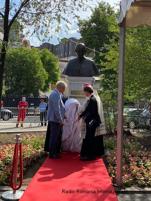 Busto di Papa Francesco, inaugurato a Bucarest