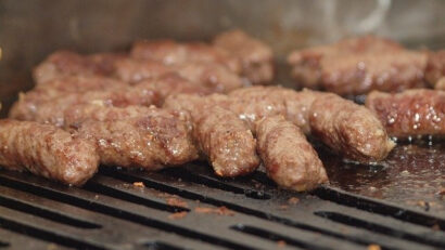 Mici – rumänische Würstchen aus Hackfleisch