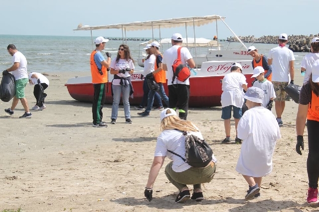 „Mare Nostrum“: Freiwillige reinigen Strände