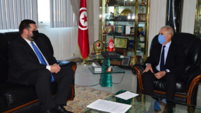 السفير الروماني في تونس يلتقي مع مسؤولين تونسيين
