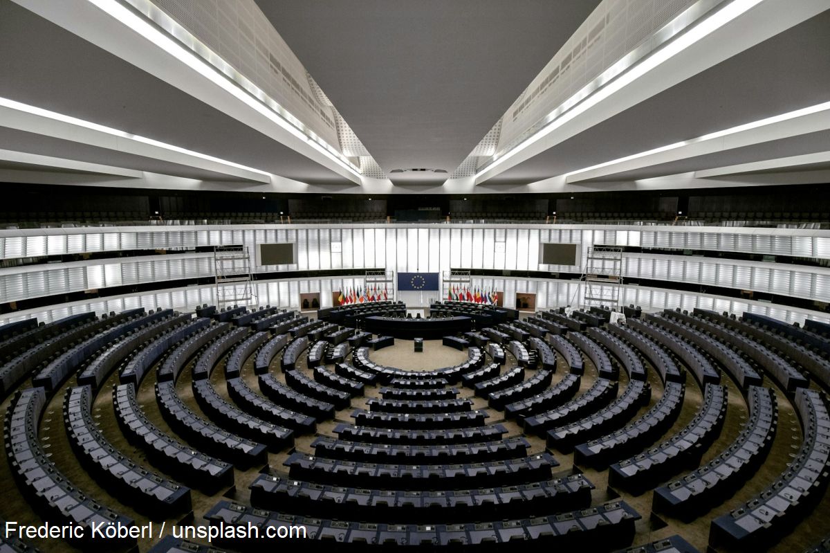 Parlamentul European (Foto: Frederic Koberl / unsplash.com)