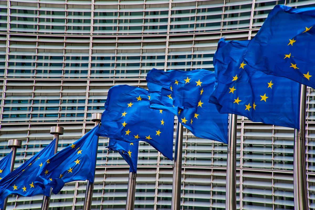 Comisia Europeana Brussels UE foto NakNakNak-pixabay