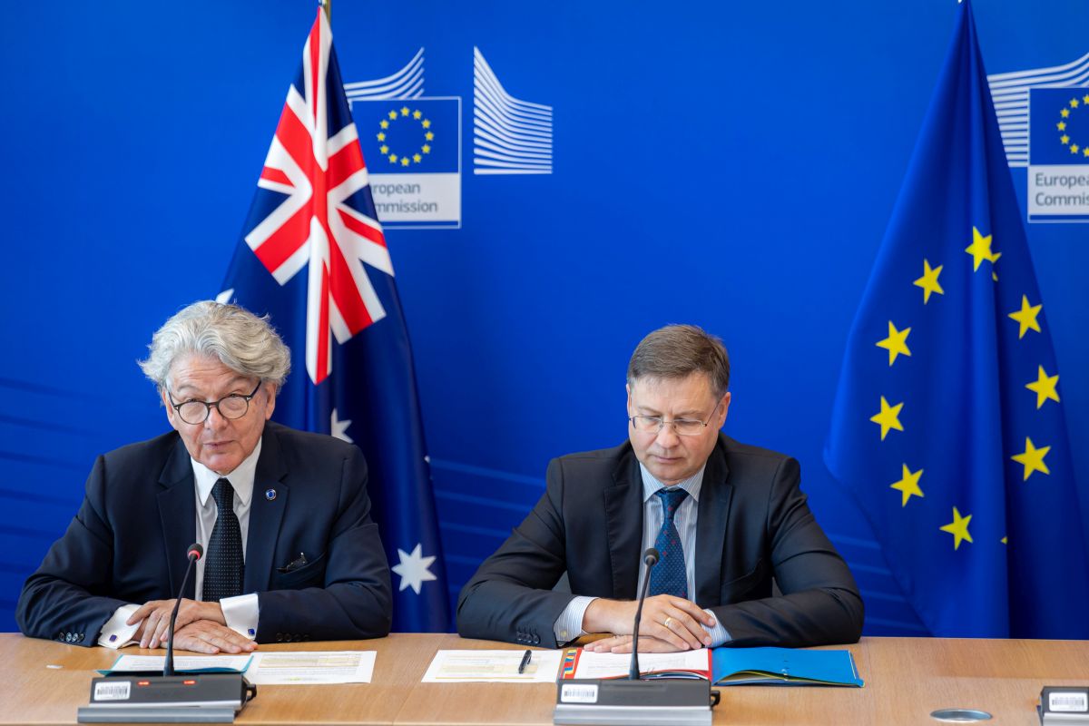 Thierry Breton (stânga) şi Valdis Dombrovskis ( foto: ©European Union, 2024 Source: EC - Audiovisual Service /Photographer: Xavier Lejeune)