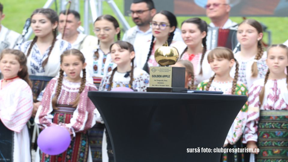 Trofeul Mărul de Aur - Târgu Jiu (sursă foto: clubpresaturism.ro)