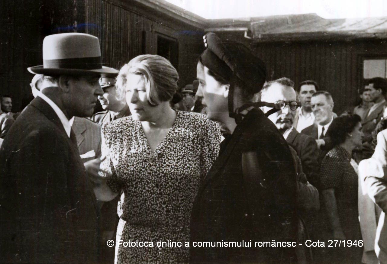 Ana Pauker (centru), Gheorghe Gheorghiu-Dej şi Florica Bagdasar (11.08.1946) / © Fototeca online a comunismului românesc - Cota 27/1946